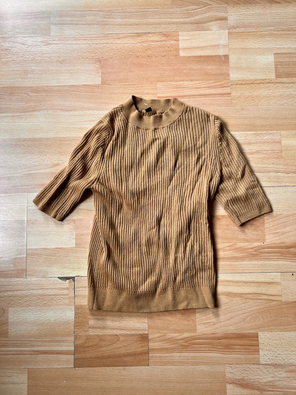 Uniqlo Short-Sleeve Ribbed Knit Top in Camel Brown